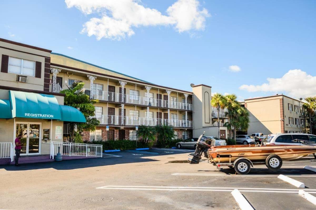 Executive Economy Lodge Pompano Beach Esterno foto